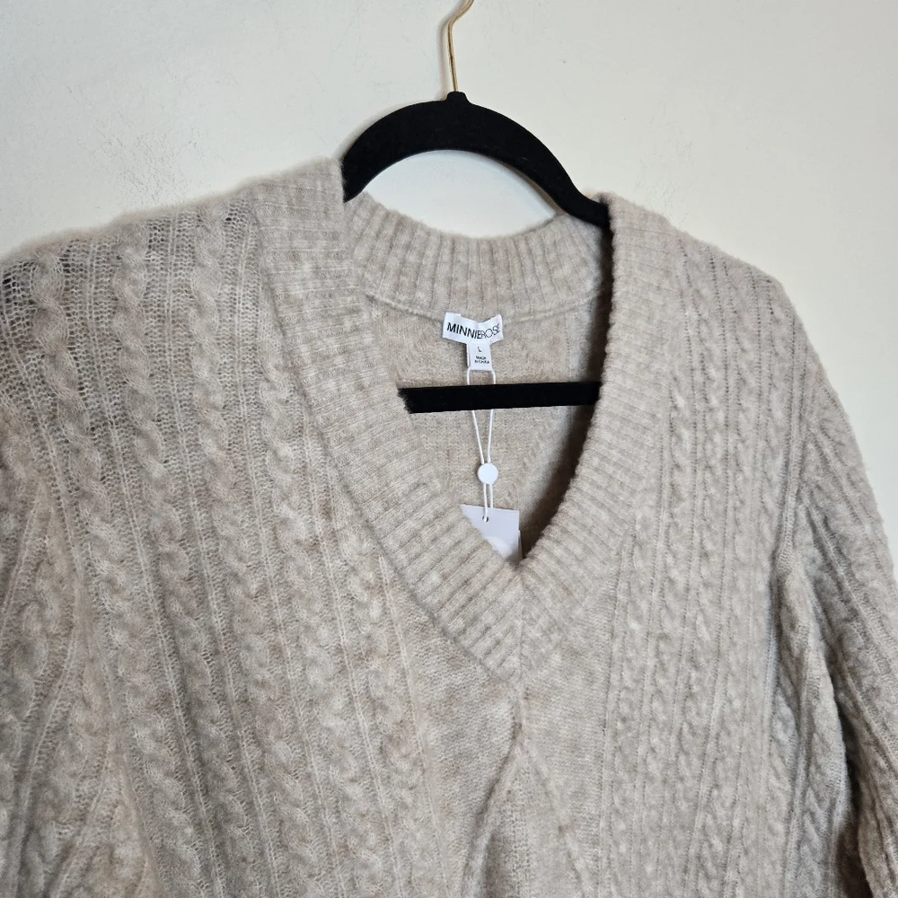 MINNIE ROSE NWT Cream Cable Knit Sweater V-Neck Luxe Soft Quiet Luxury Pullover
